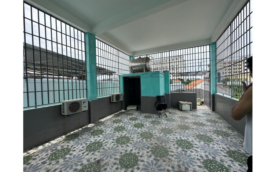 Bán nhà 300m2- nhà 3 tầng khu vực sầm uất nhất Liên Chiểu - ngay chợ Hòa Khánh chỉ 5,x tỷ.